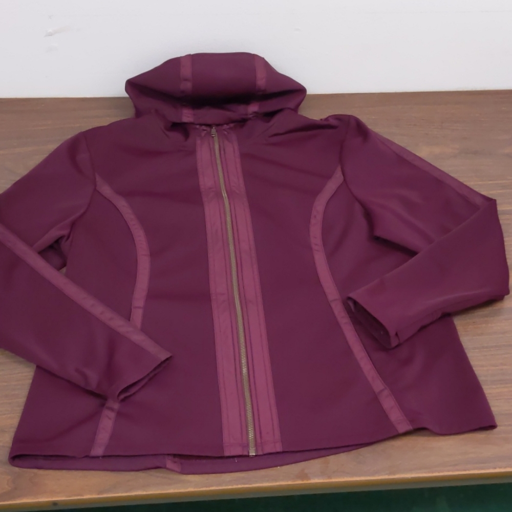 Athleta 2x Hooded Jacket maroon color
